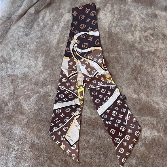 no name brand Accessories - Chic Patterned Brown and Gold Scarf